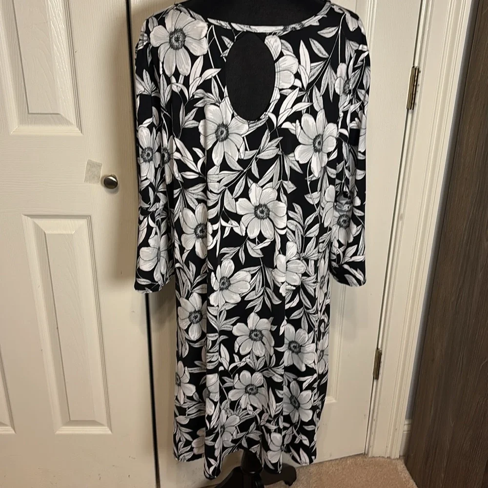 Star Vixen Plus Floral Dress - Picture 7 of 10